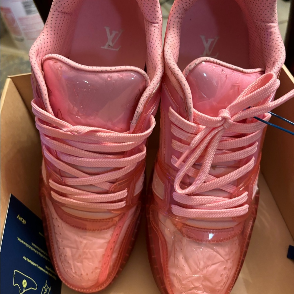 Louis Vuitton trainer low transparent. - Picture 4 of 9